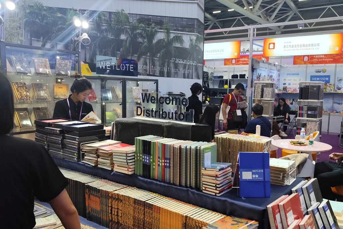 Cuadernos y productos de papeler&iacute;a en la Fase 2 de la Feria de Cant&oacute;n