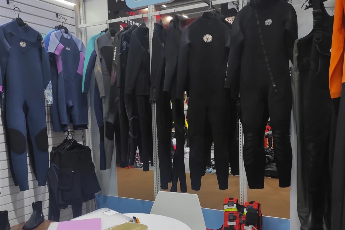 Trajes deportivos acu&aacute;ticos en la Fase 3 de la Feria de Cant&oacute;n