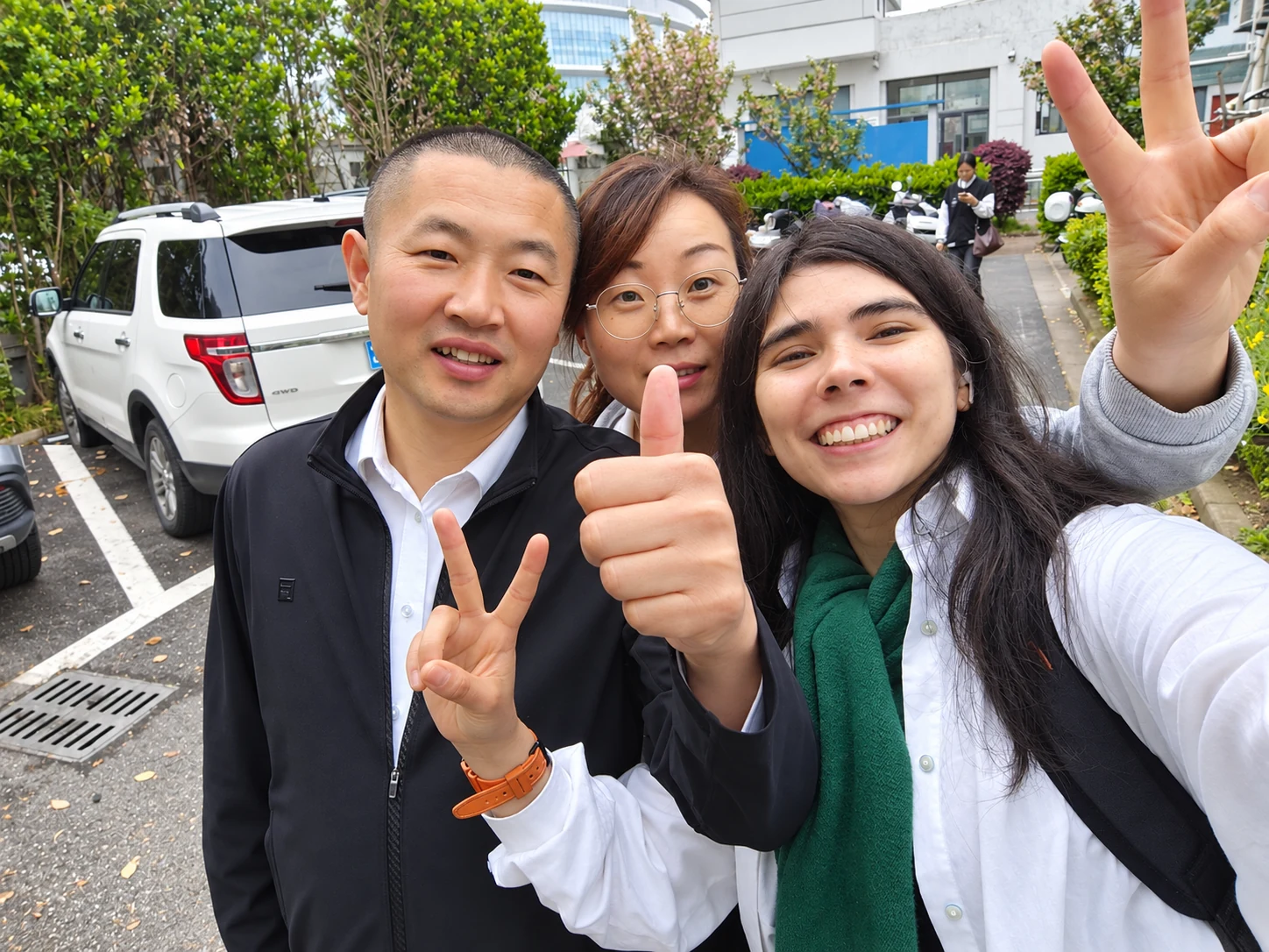 Equipo de TECH101 junto a socios comerciales en China